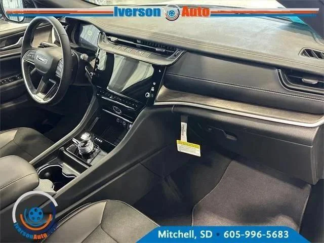 New 2026 Bright White Clearcoat Jeep Laredo image 30