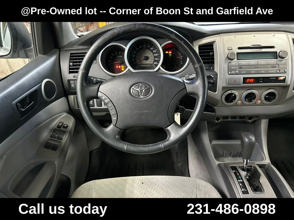 Used 2009 Silver Toyota Base image 17