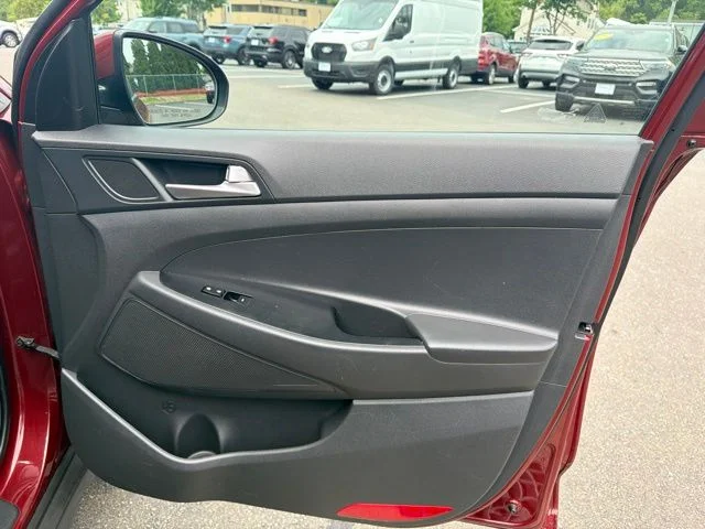 Used 2019 Red Hyundai Value image 10