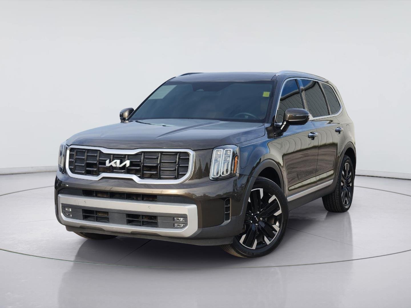 Used 2024 Dark Moss Kia SX image 1