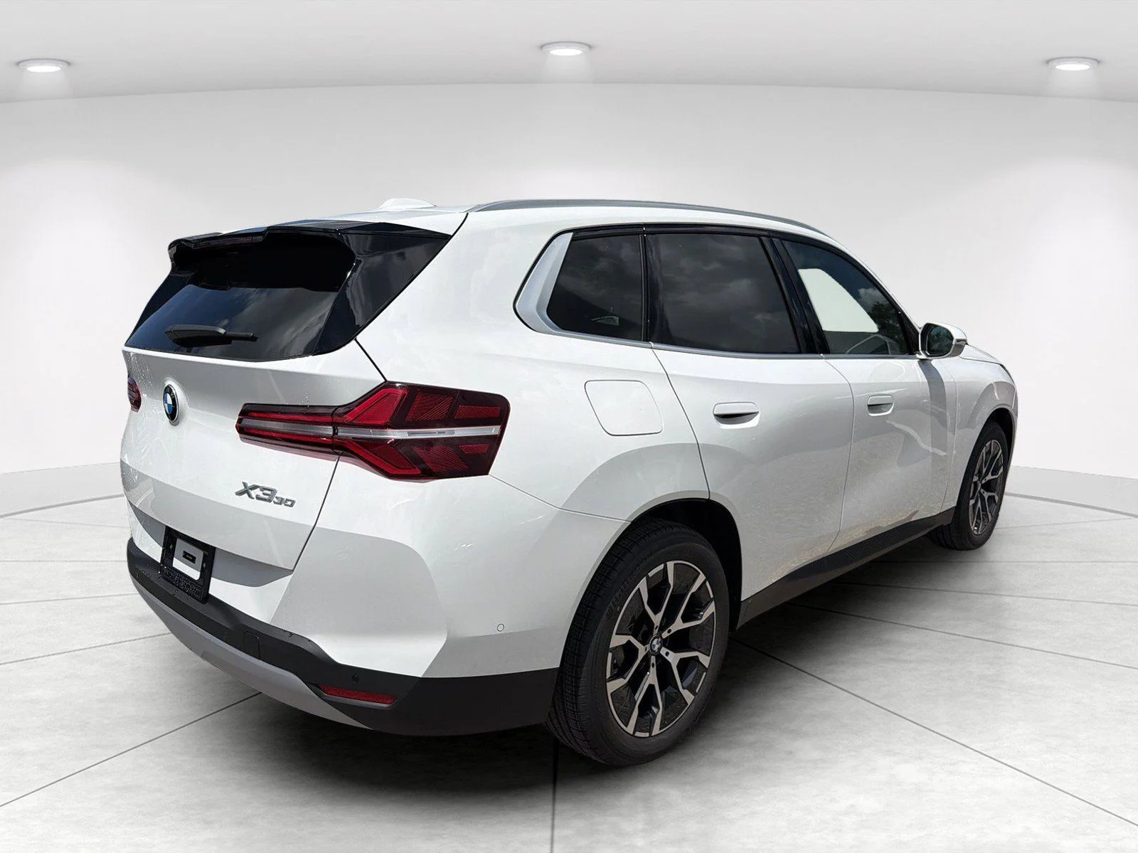 New 2026 Alpine White BMW 30 xDrive image 4