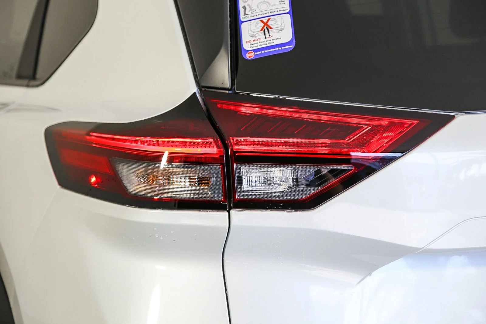 New 2025 Everest White TriCoat Nissan Rock Creek® image 7