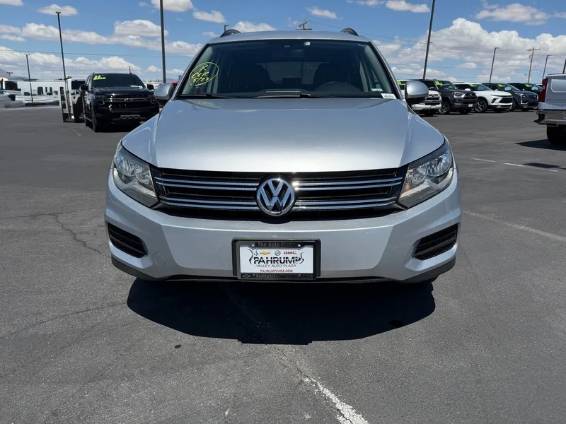 Used 2016 Silver Volkswagen SEL image 8