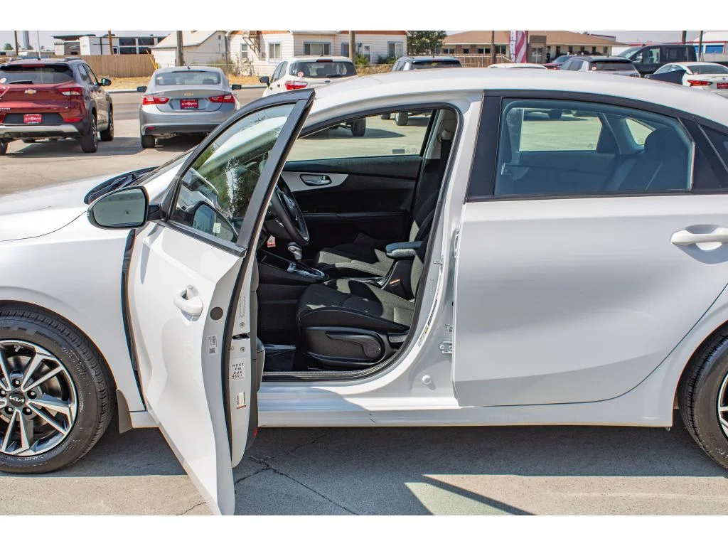 Used 2024 Snow White Pearl Kia LXS image 26