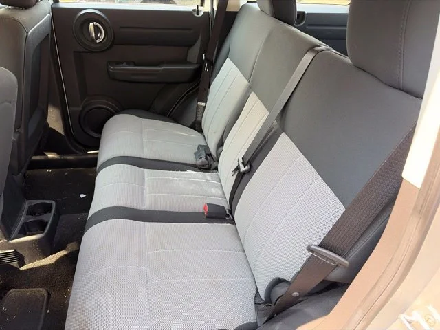 Used 2009 Silver Dodge SE image 21