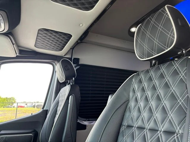 New 2027 Silver Mercedes-Benz Discovery Touring image 17