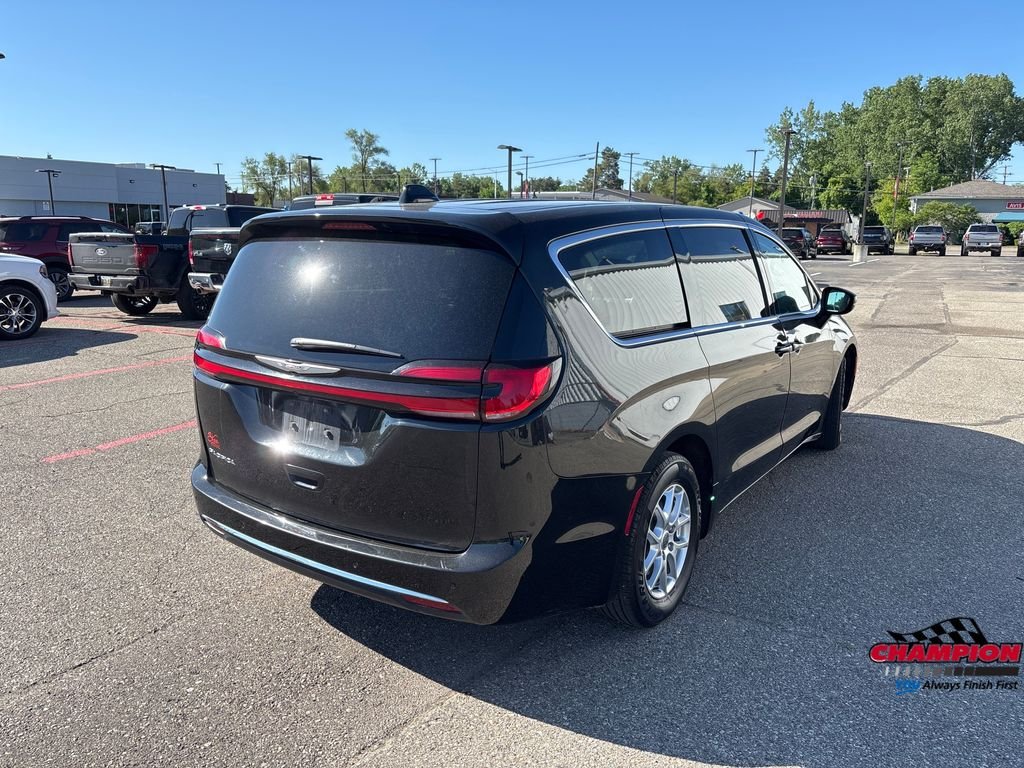 Used 2023 Black Chrysler Touring L image 9