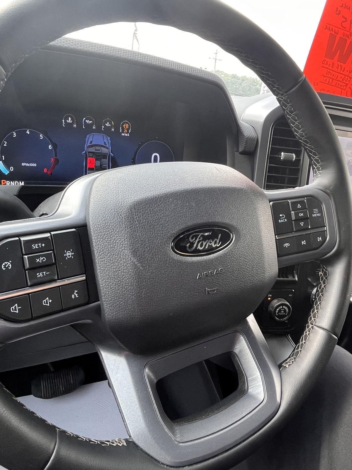 Used 2025 Oxford White Ford XLT image 17