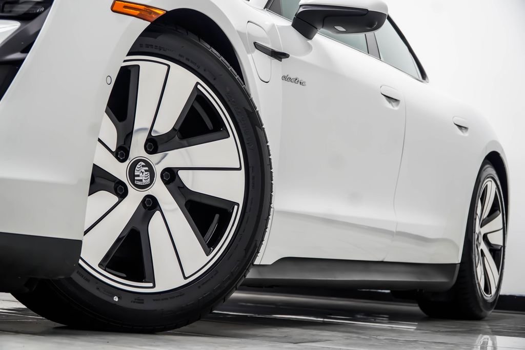 Used 2024 White Porsche Base image 6
