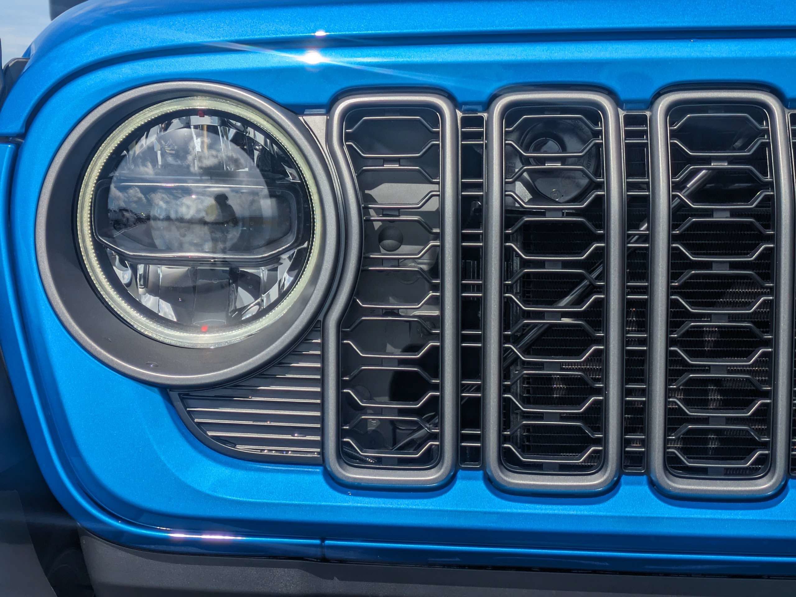 New 2026 Hydro Blue Pearl-Coat Exterior Paint Jeep Sport S image 9