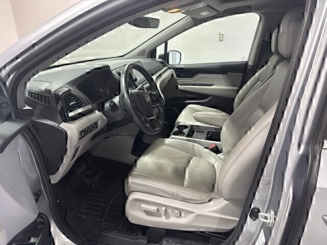 Used 2023  Honda Touring image 13