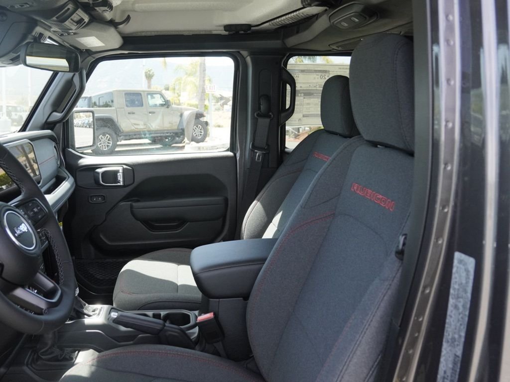 New 2026 Granite Crystal Metallic Clear-Coat Exterior Paint Jeep Rubicon image 18