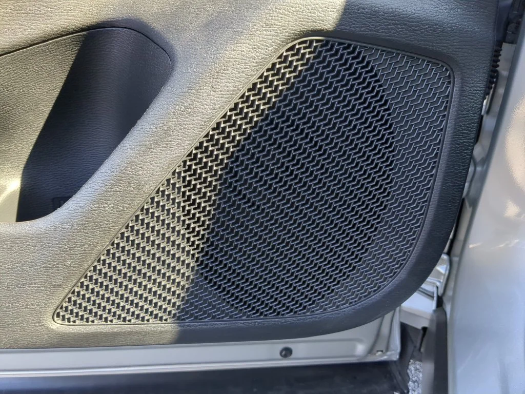 Used 2024 Silver Mitsubishi ES image 18