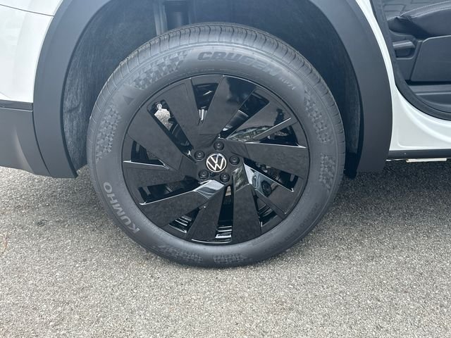 New 2026 White/off-white Volkswagen 2.0T SE w/Technology image 35