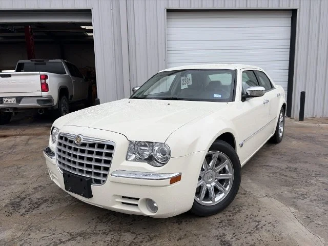 Used 2006 White Chrysler Base image 1