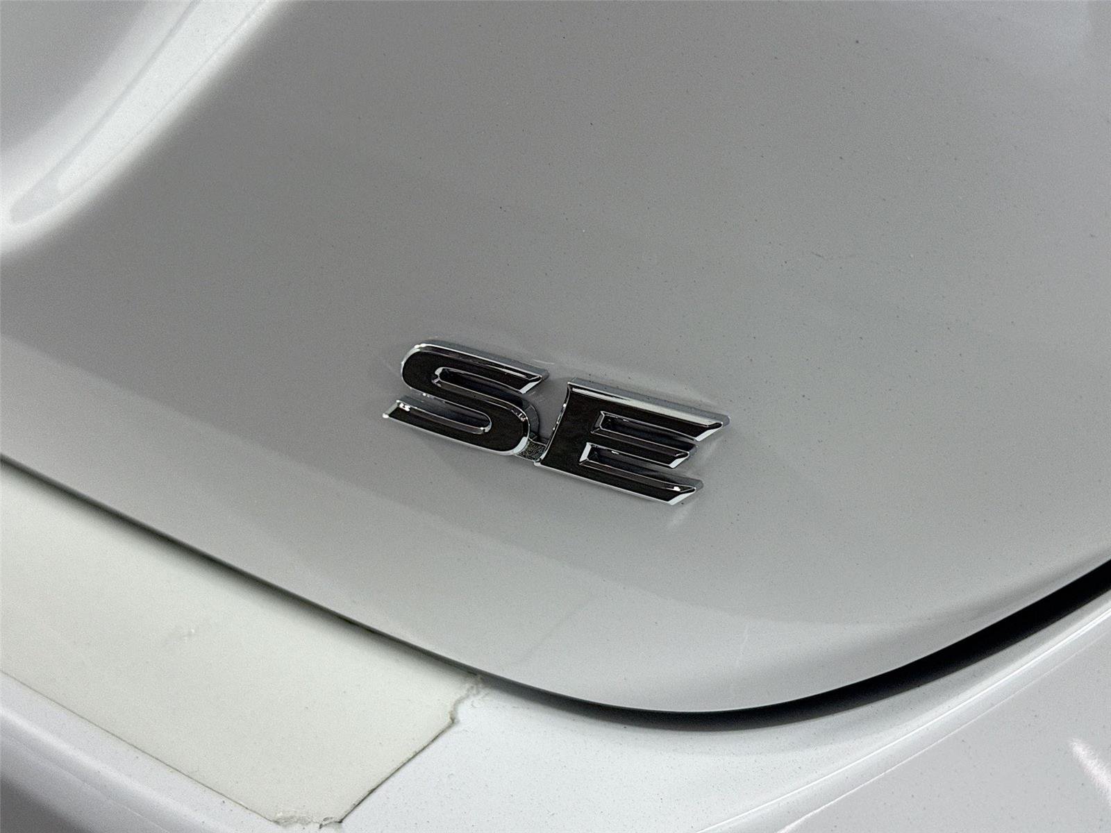 Used 2024 Ice Cap Toyota SE image 13