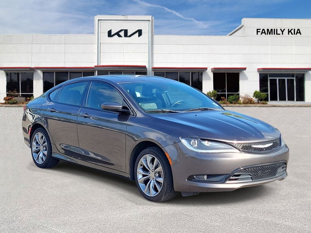 2015 Chrysler 200 S's photo