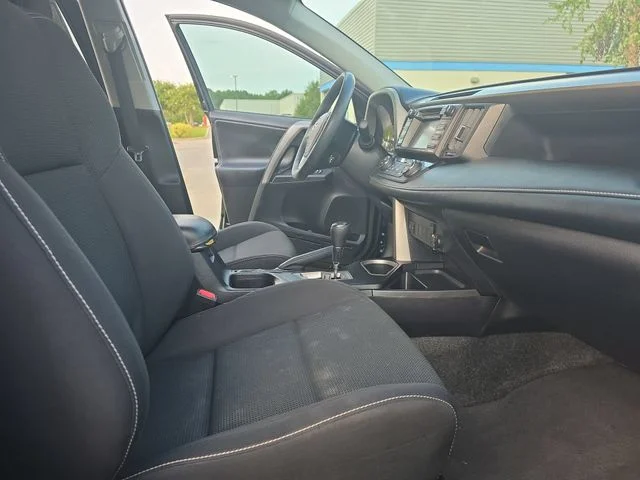 Used 2018 Black Toyota XLE image 11