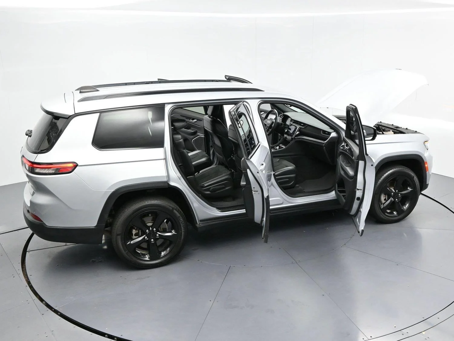 Used 2021 Silver Jeep Altitude image 36