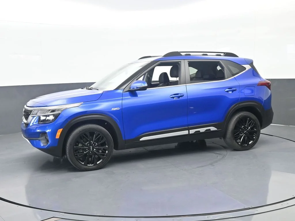 Used 2023 Neptune Blue Kia Nightfall image 2