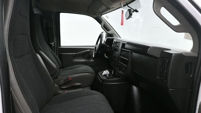 Used 2025 White GMC Work Van image 17