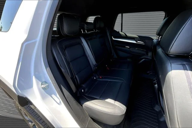 Used 2025 White GMC Elevation image 24