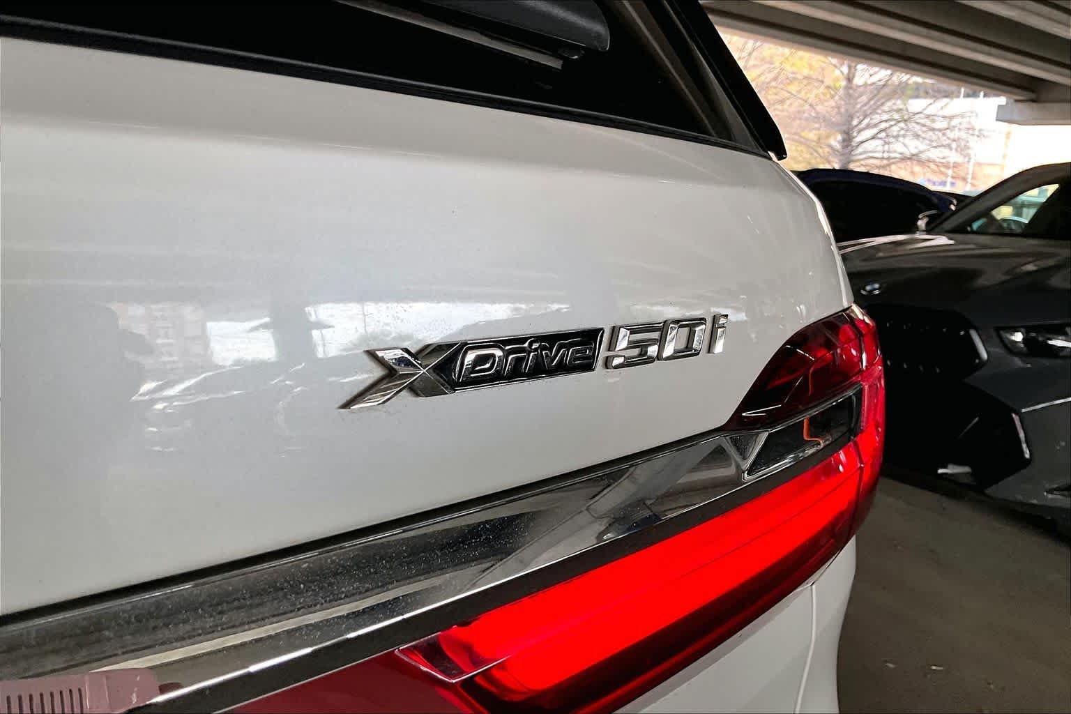 Used 2019 Mineral White Metallic BMW xDrive50i image 9