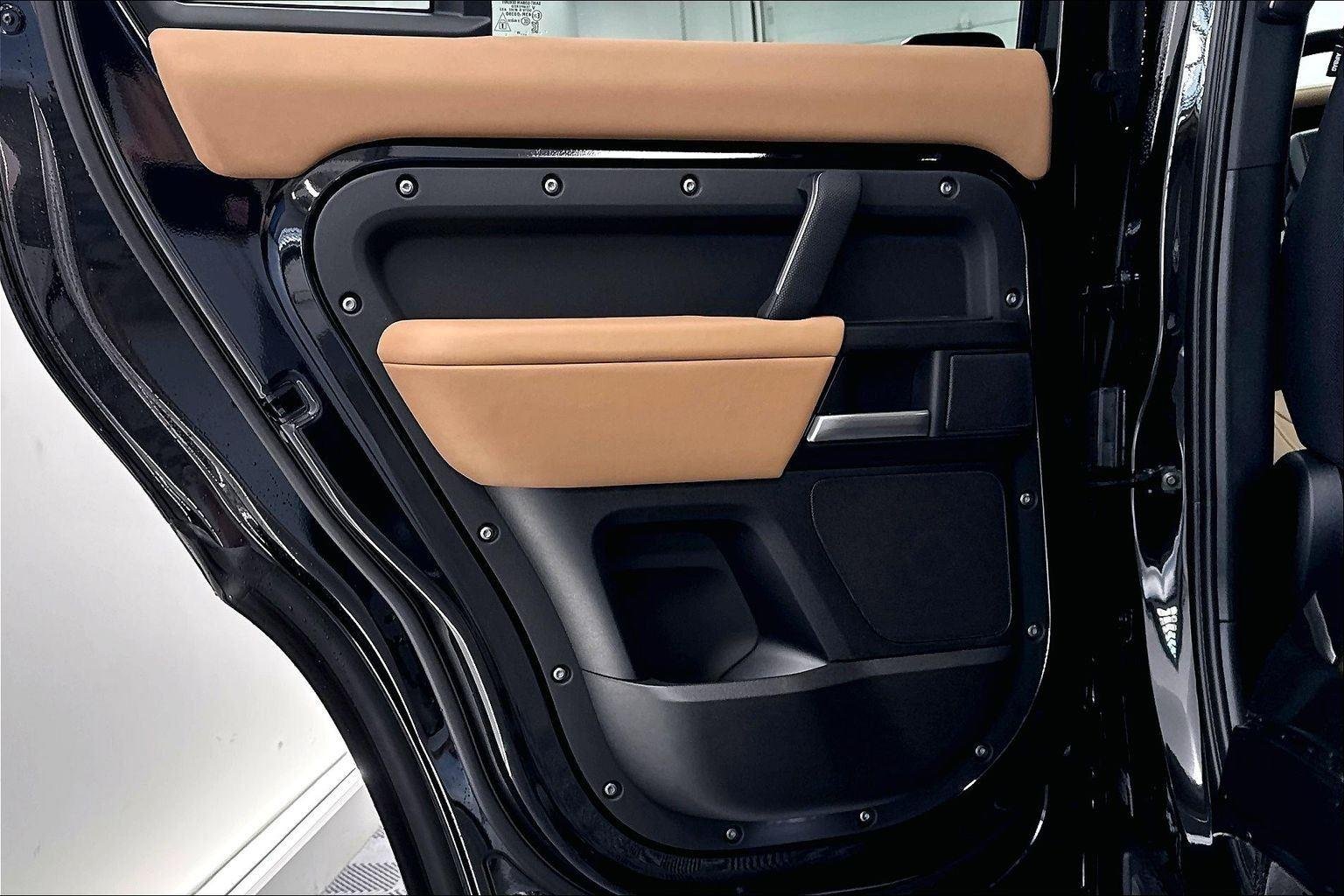 New 2026 Santorini Black Metallic Land Rover X image 29