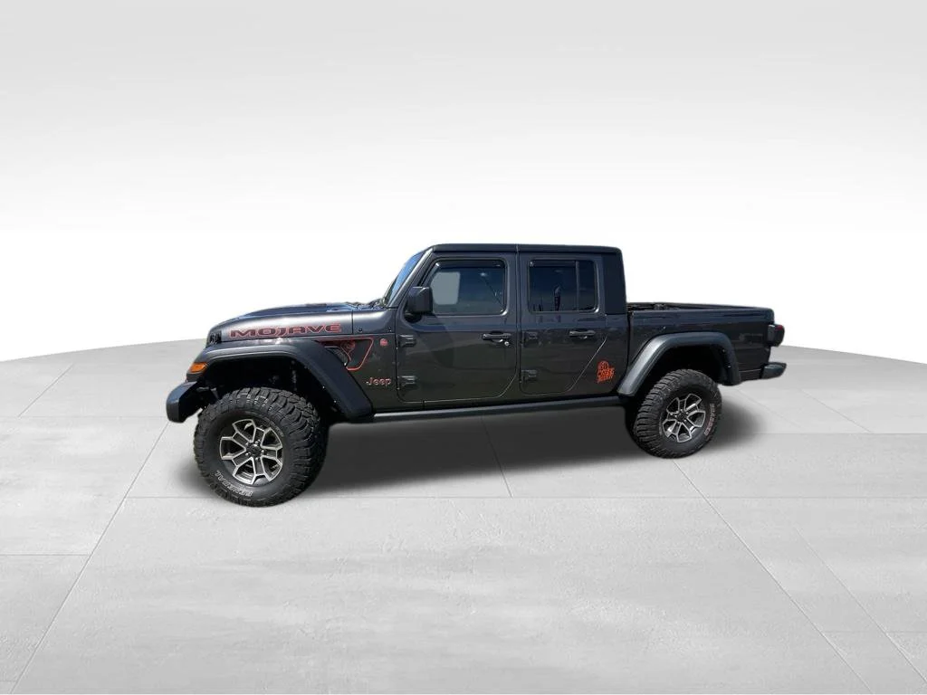 Used 2024 Gray Jeep Mojave image 3