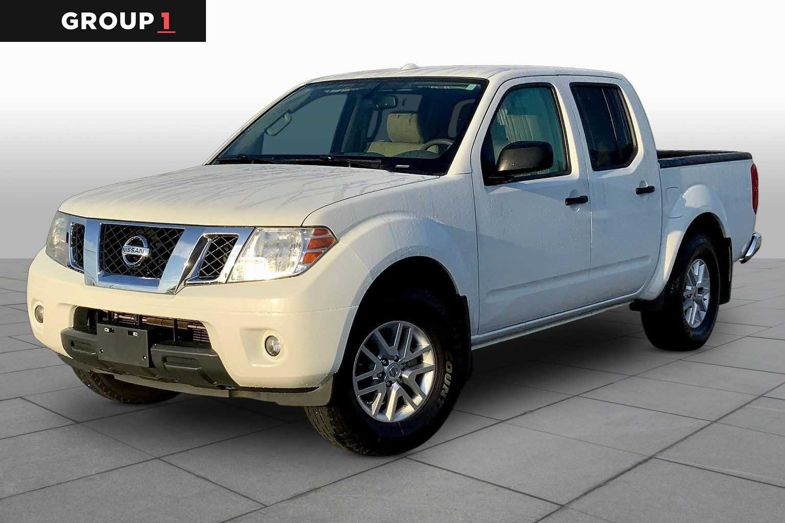 Glacier White 2016 Nissan Frontier SV Crew Cab Pickup Truck 4X2