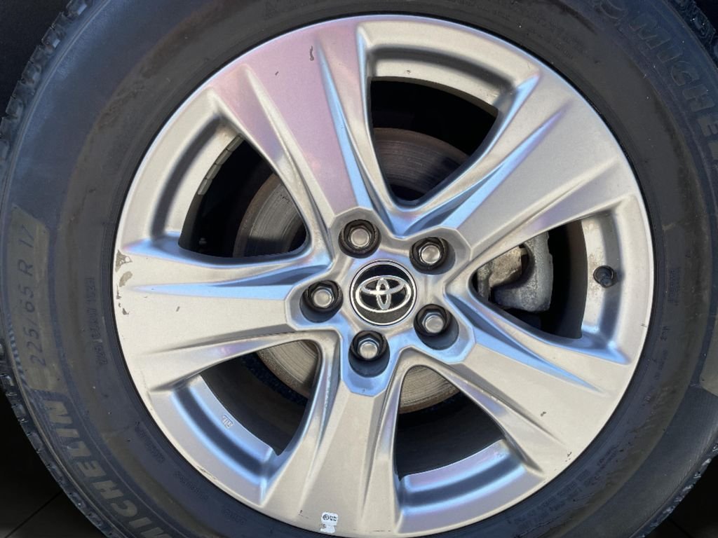 Used 2023  Toyota XLE image 29