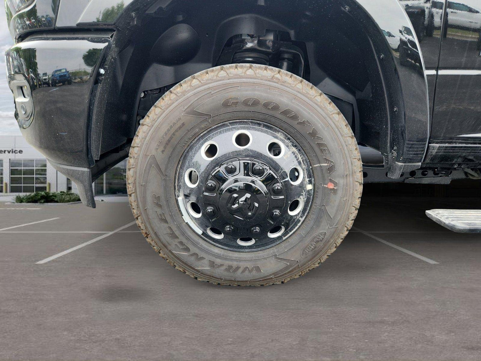 New 2026 Diamond Black Crystal Pearl-Coat Exterior Paint RAM Limited image 9