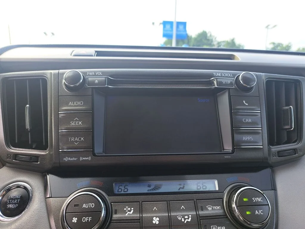 Used 2013 Green Toyota Limited image 28