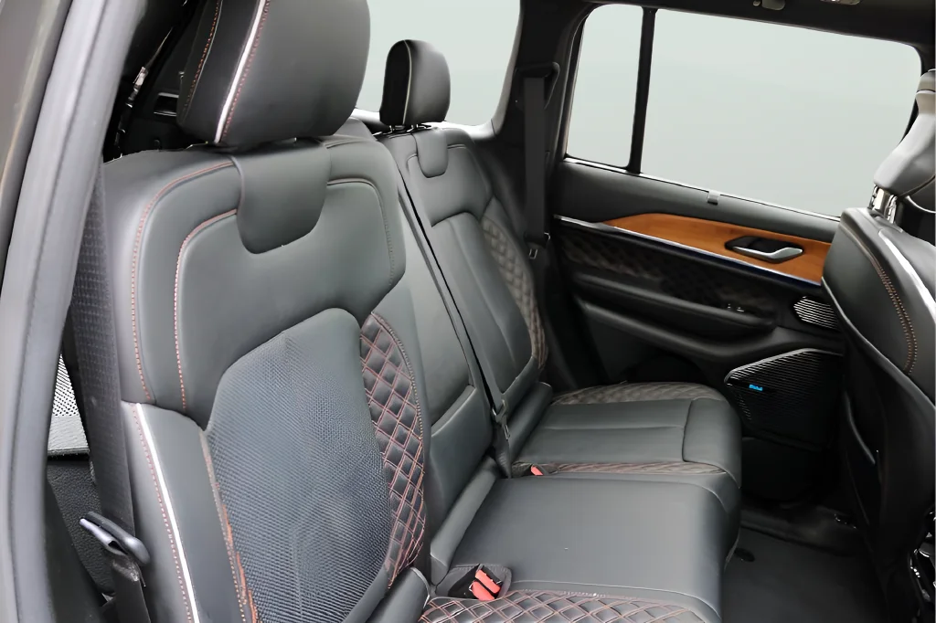 Used 2023  Jeep Summit Reserve image 16