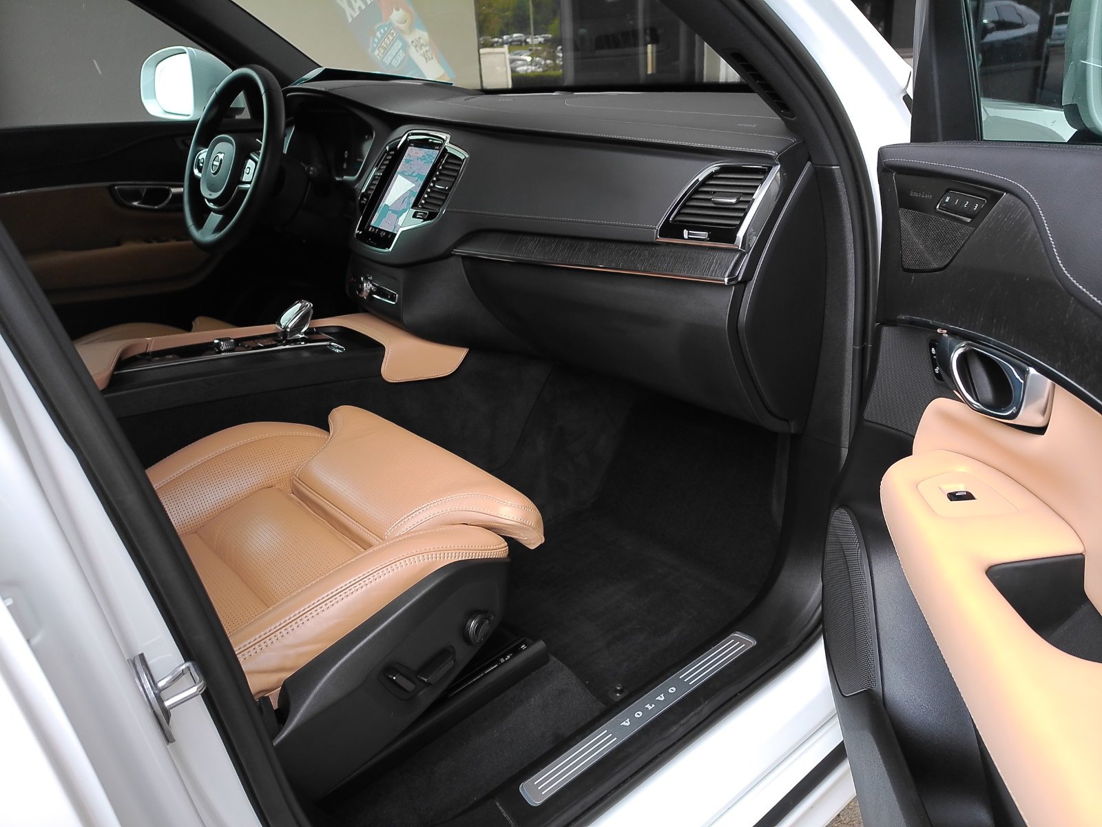 Used 2023 White Volvo Ultimate image 35