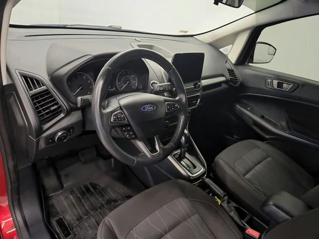 Used 2020 Red Ford SE image 18