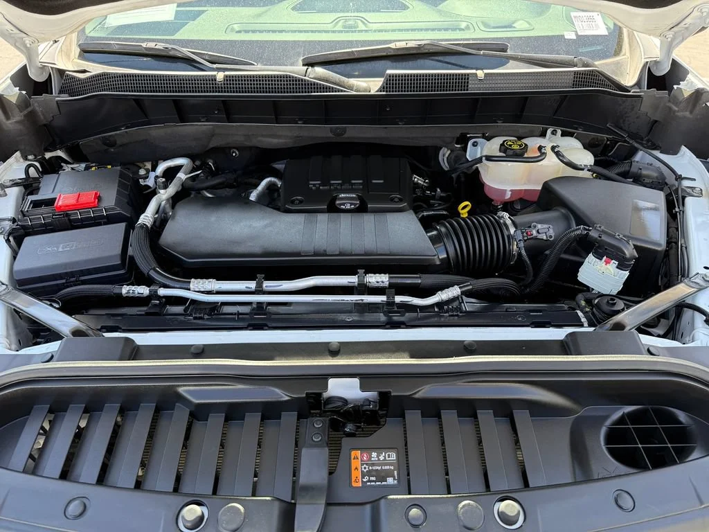 Used 2023 SUMMIT WHITE Chevrolet Custom image 14