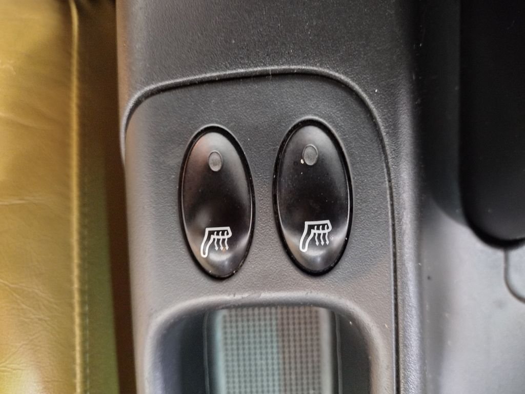 Used 2004  Porsche Base image 26