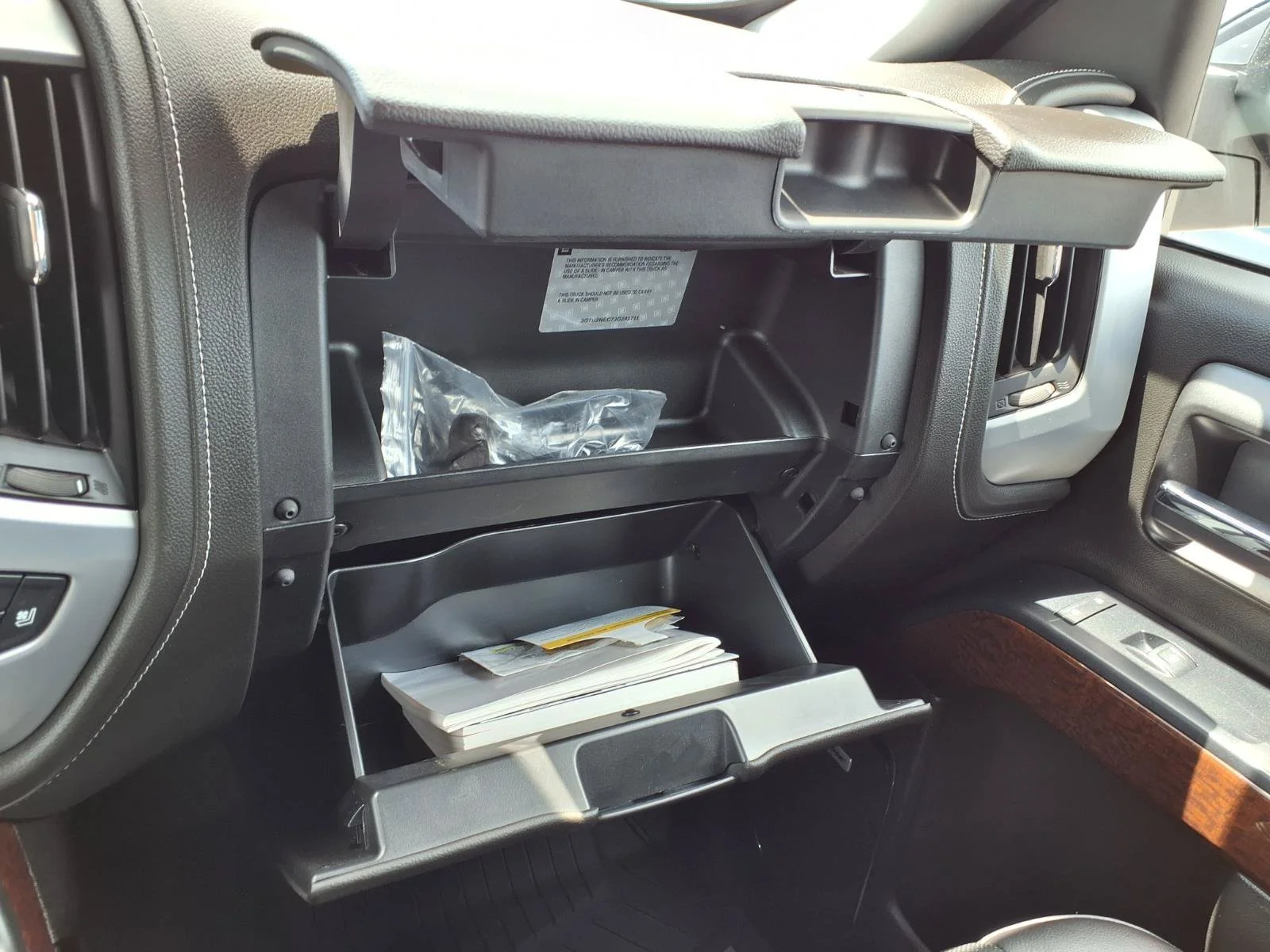 Used 2018 Onyx Black GMC SLT image 20