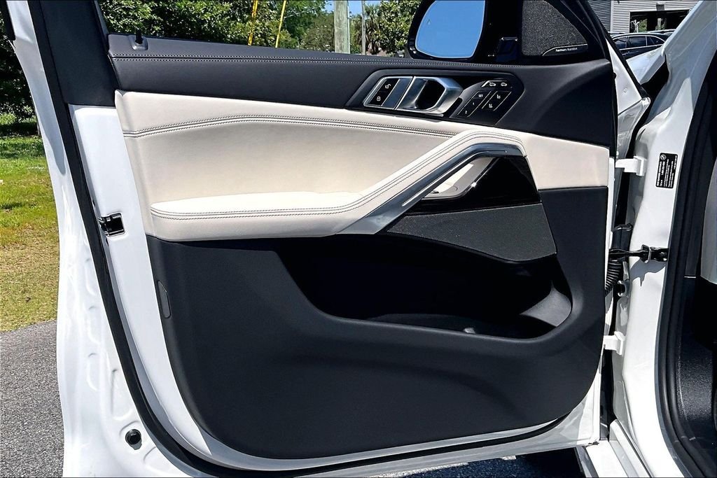 New 2027 White BMW xDrive40i image 13