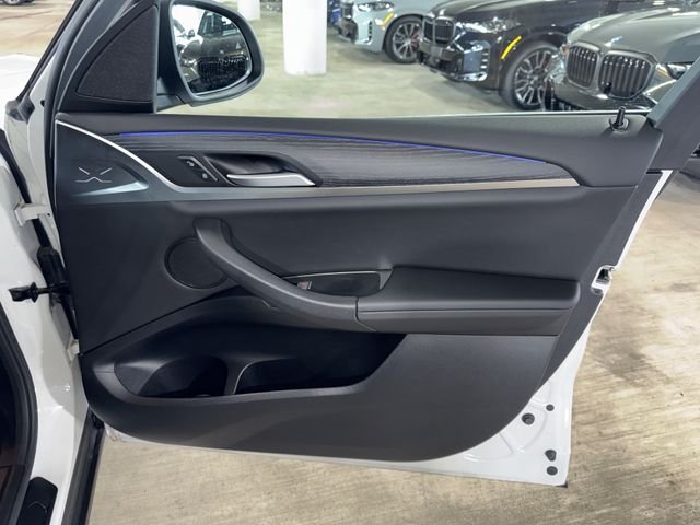 Used 2023 Alpine White BMW sDrive30i image 9