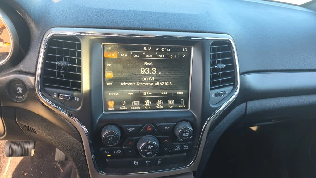 Used 2015 White/off-white Jeep Laredo image 16