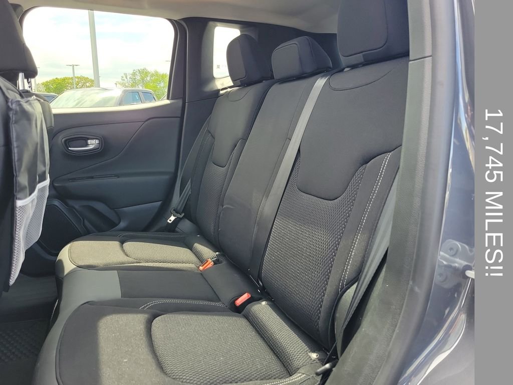 Used 2023 Gray Jeep Latitude image 9