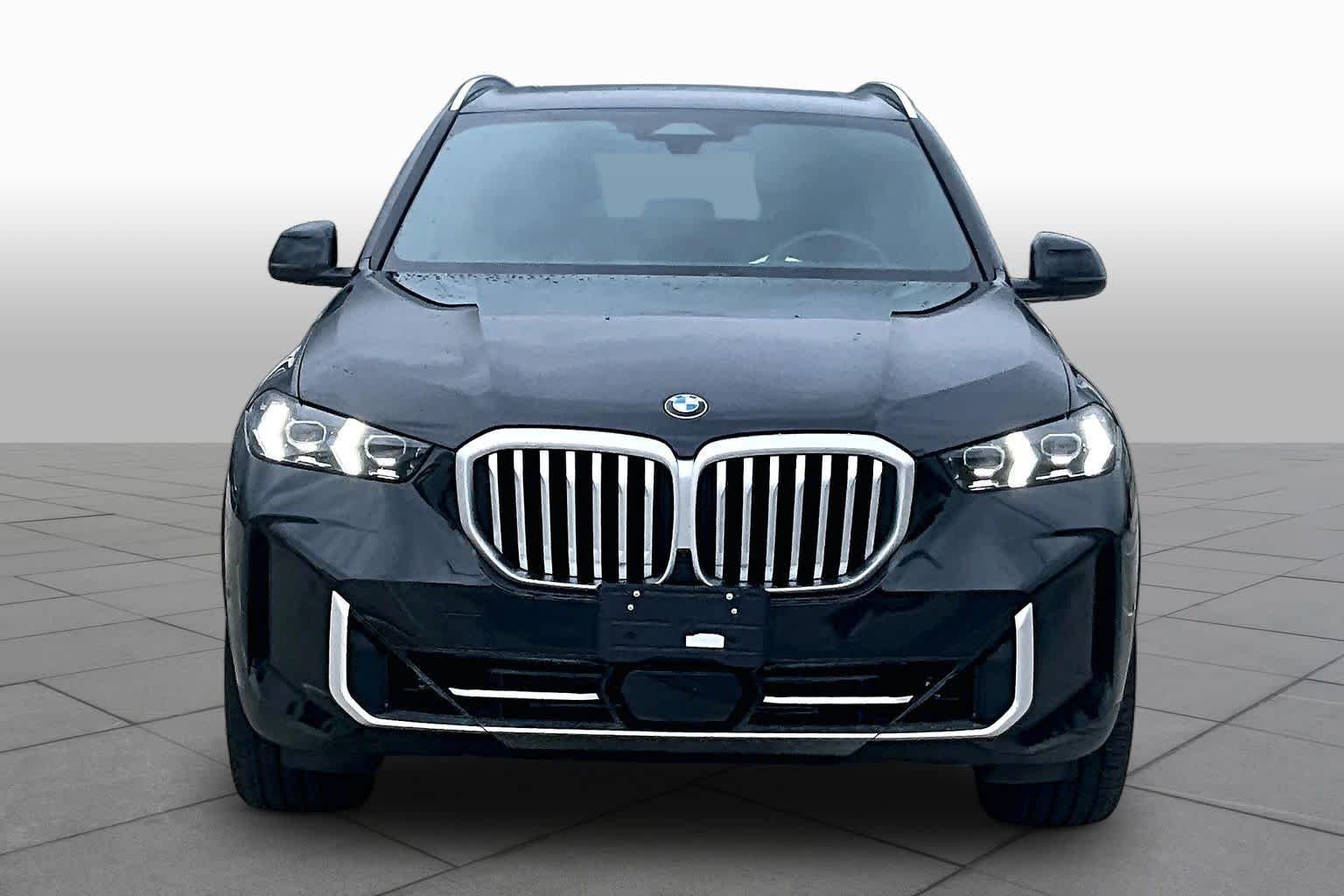 Used 2026 Black Sapphire Metallic BMW sDrive40i image 3