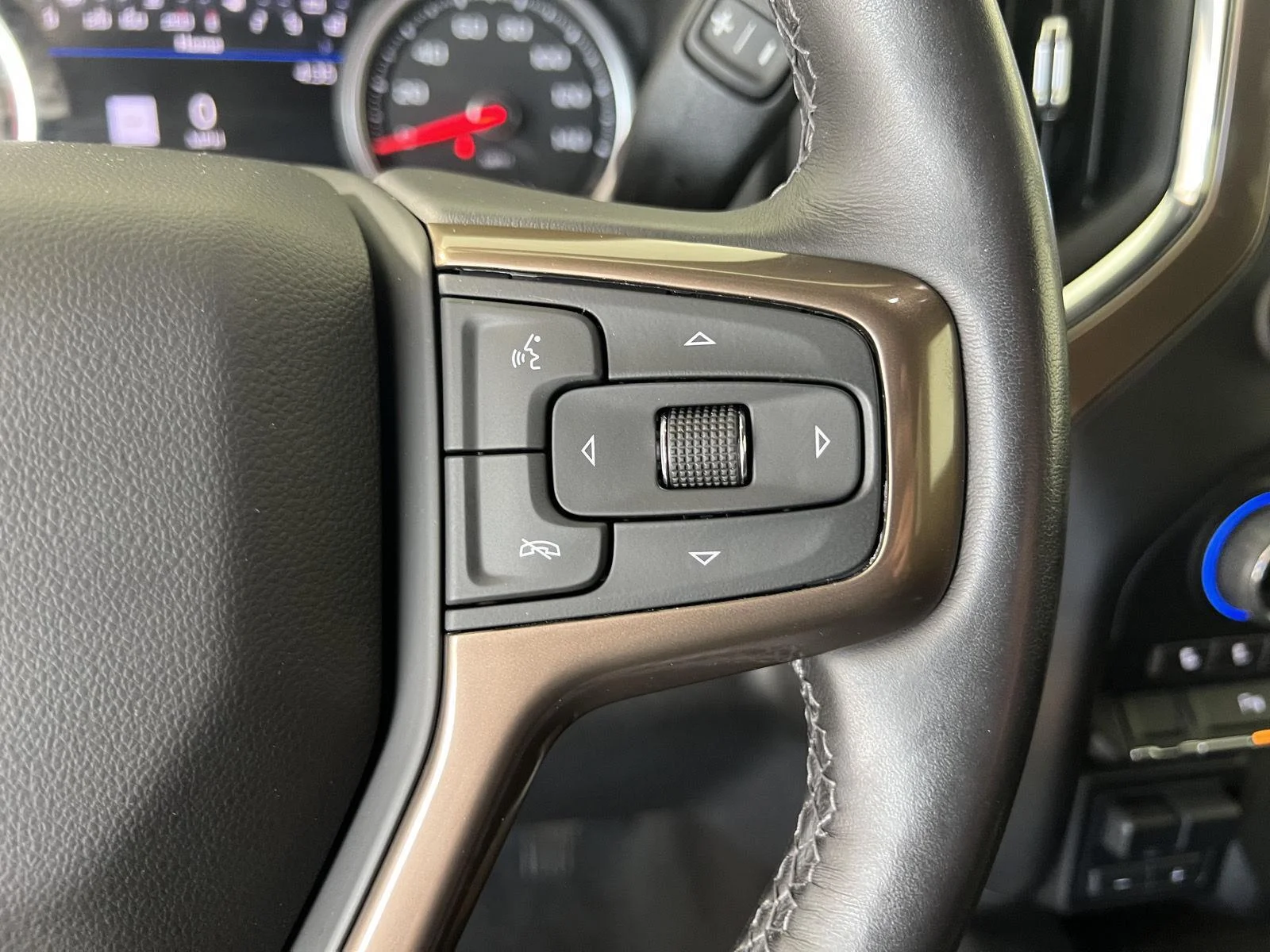 Used 2021 Pearl Chevrolet High Country image 11