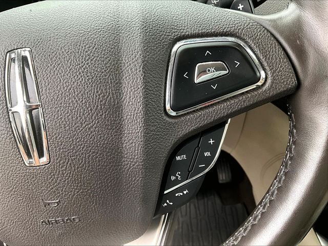 Used 2019 White Lincoln Reserve image 25