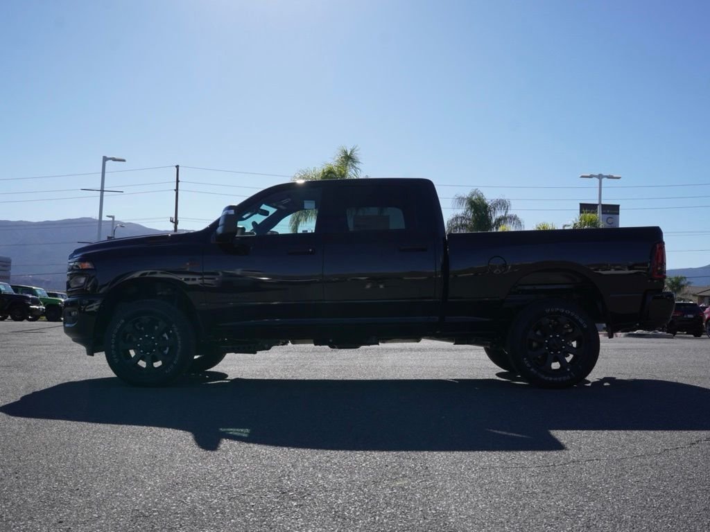 New 2026 Diamond Black Crystal Pearl-Coat Exterior Paint RAM Big Horn Night Edition image 7