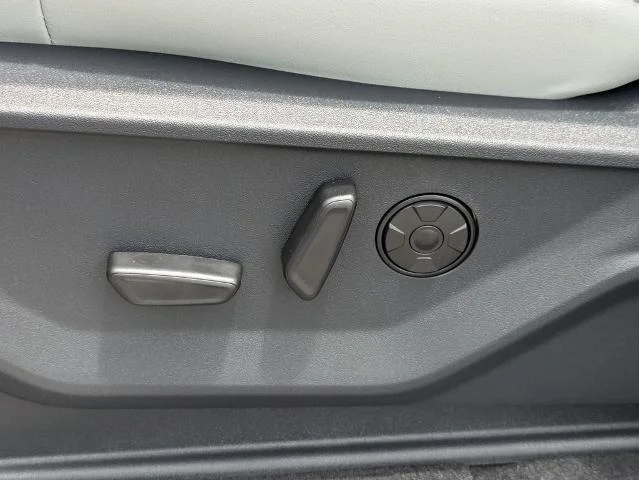 New 2026 Star White Metallic Tri-Coat Ford Platinum image 55