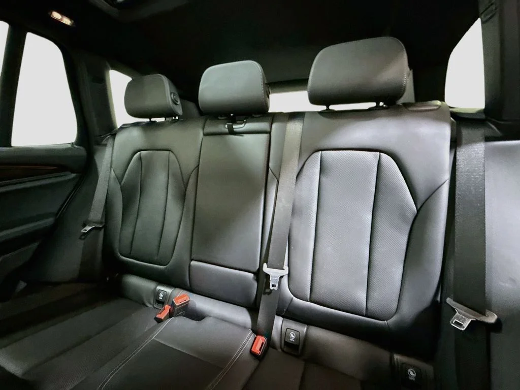 Used 2024 Gray BMW sDrive30i image 13