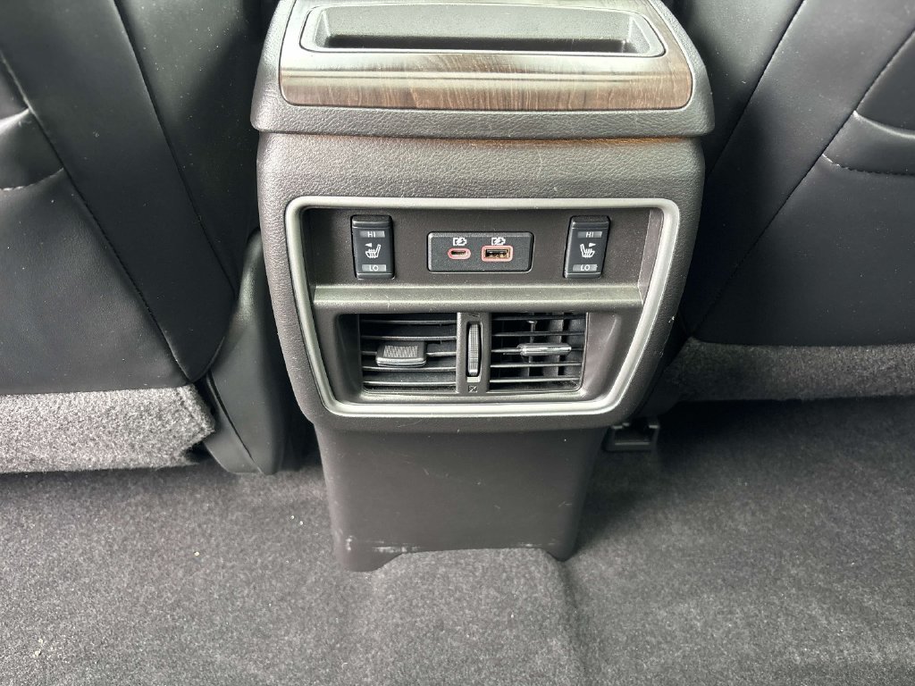 Used 2019 Red Nissan Platinum image 12